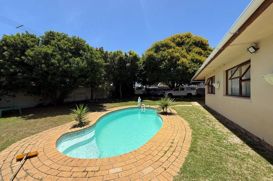 To Let 1 Bedroom Property for Rent in Table View Western Cape